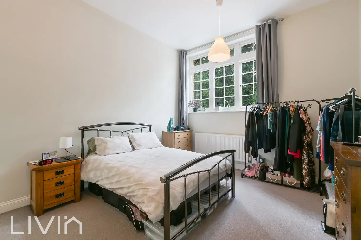 Flat Coombe Road in Greater London