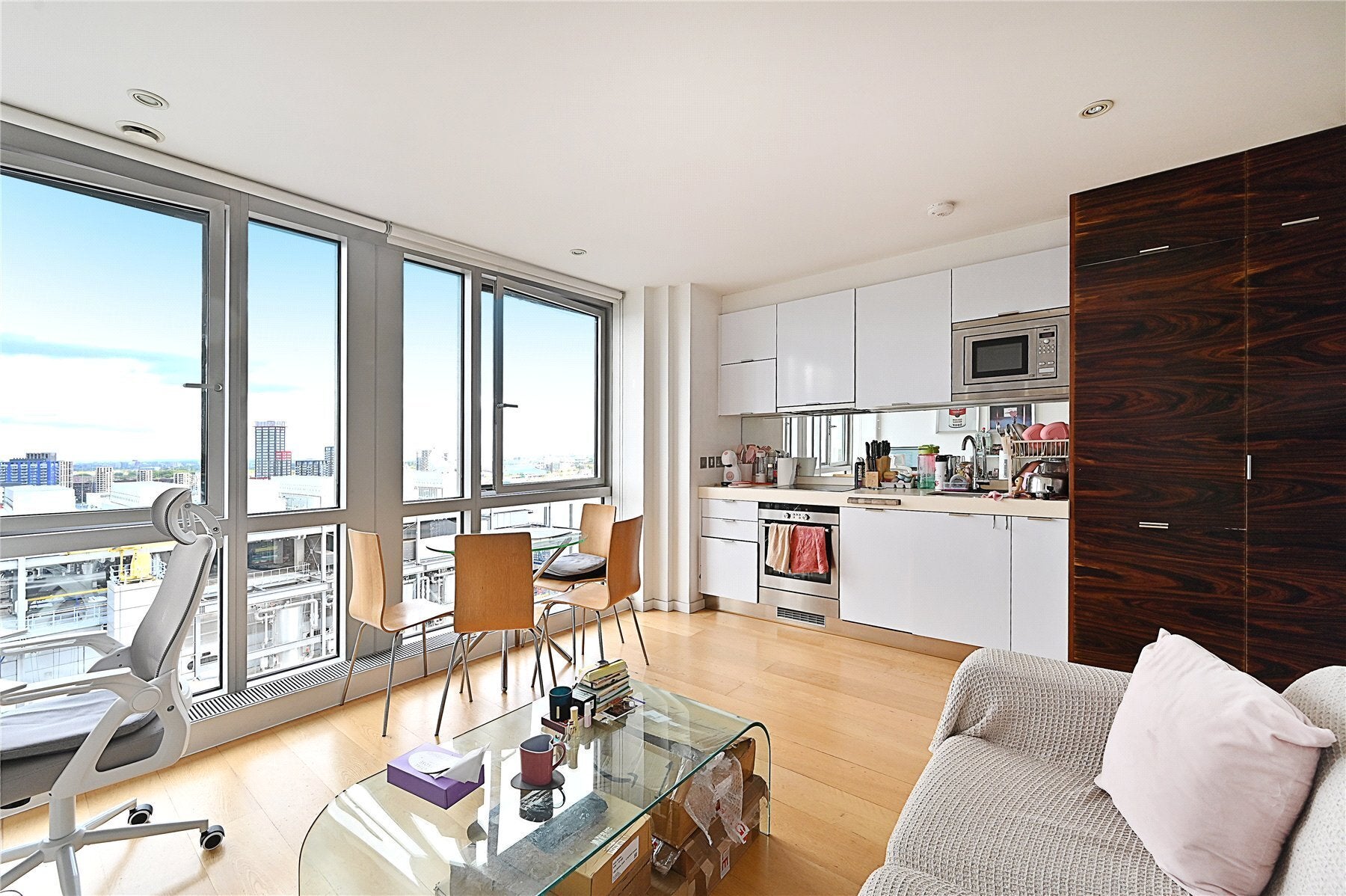 Flat Fairmont Avenue in Greater London