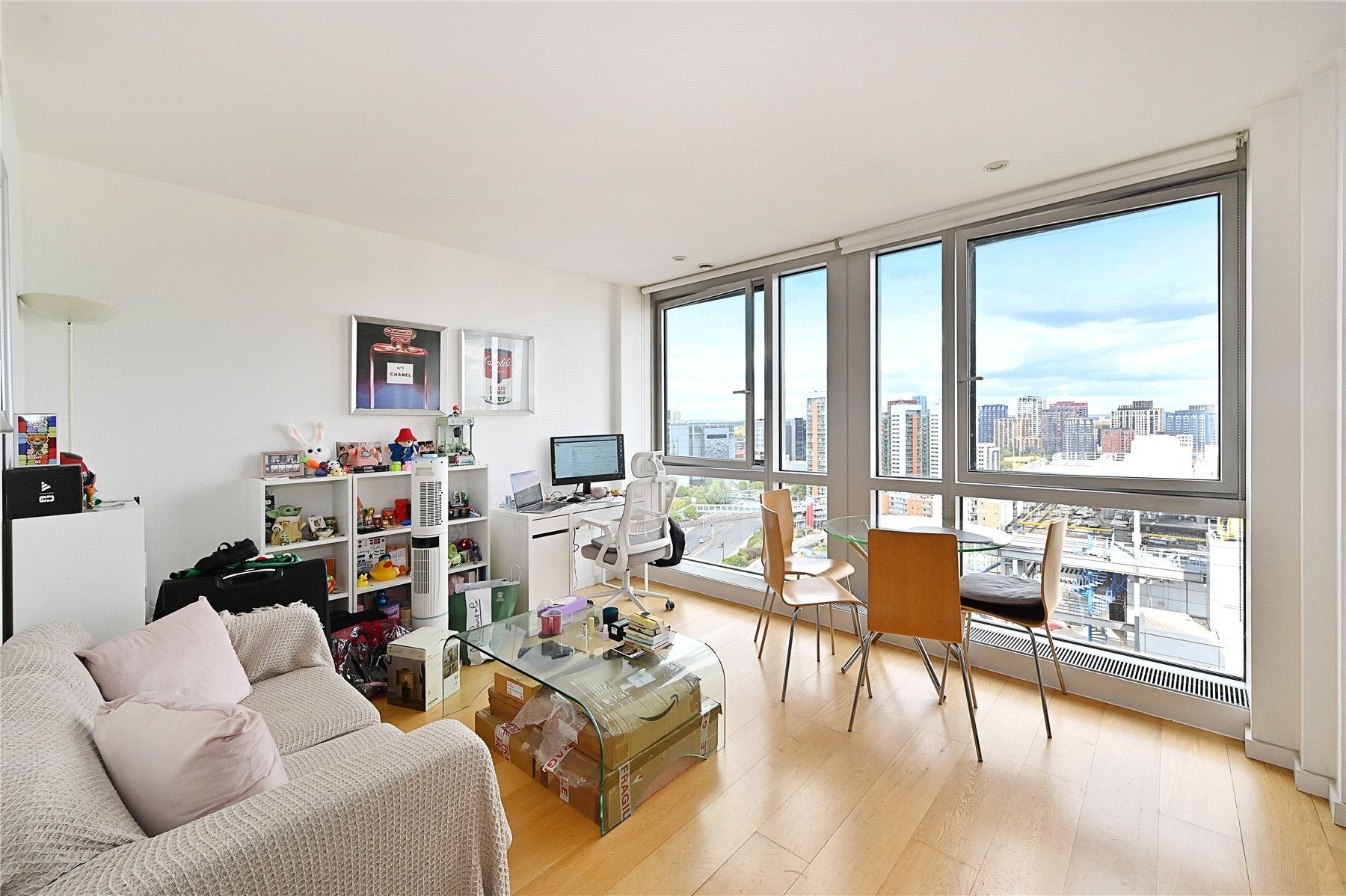 Flat Fairmont Avenue in Greater London