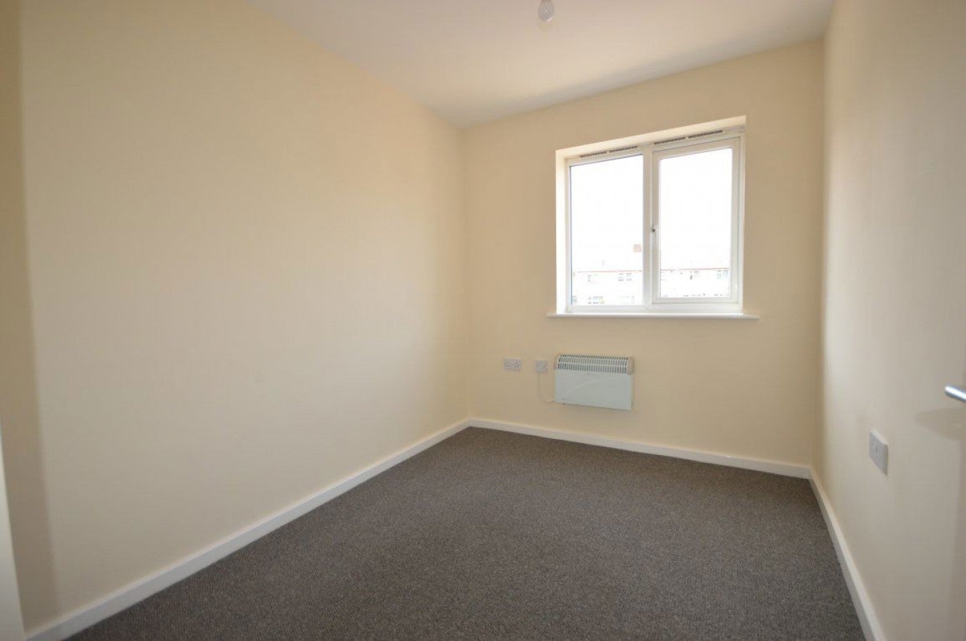Flat Pickering Court in Corby