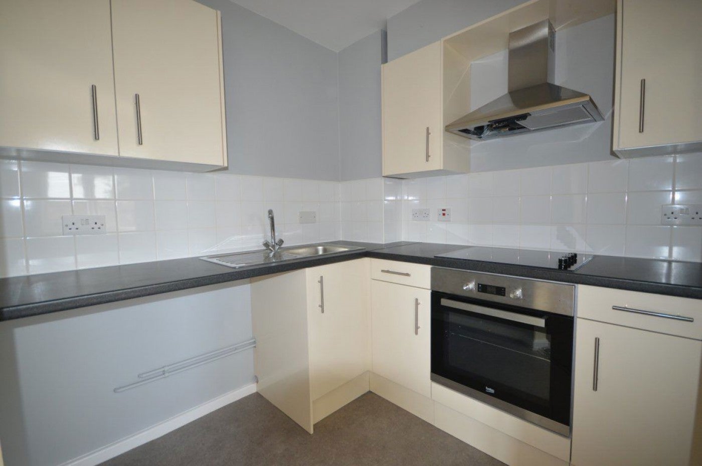 Flat Pickering Court in Corby