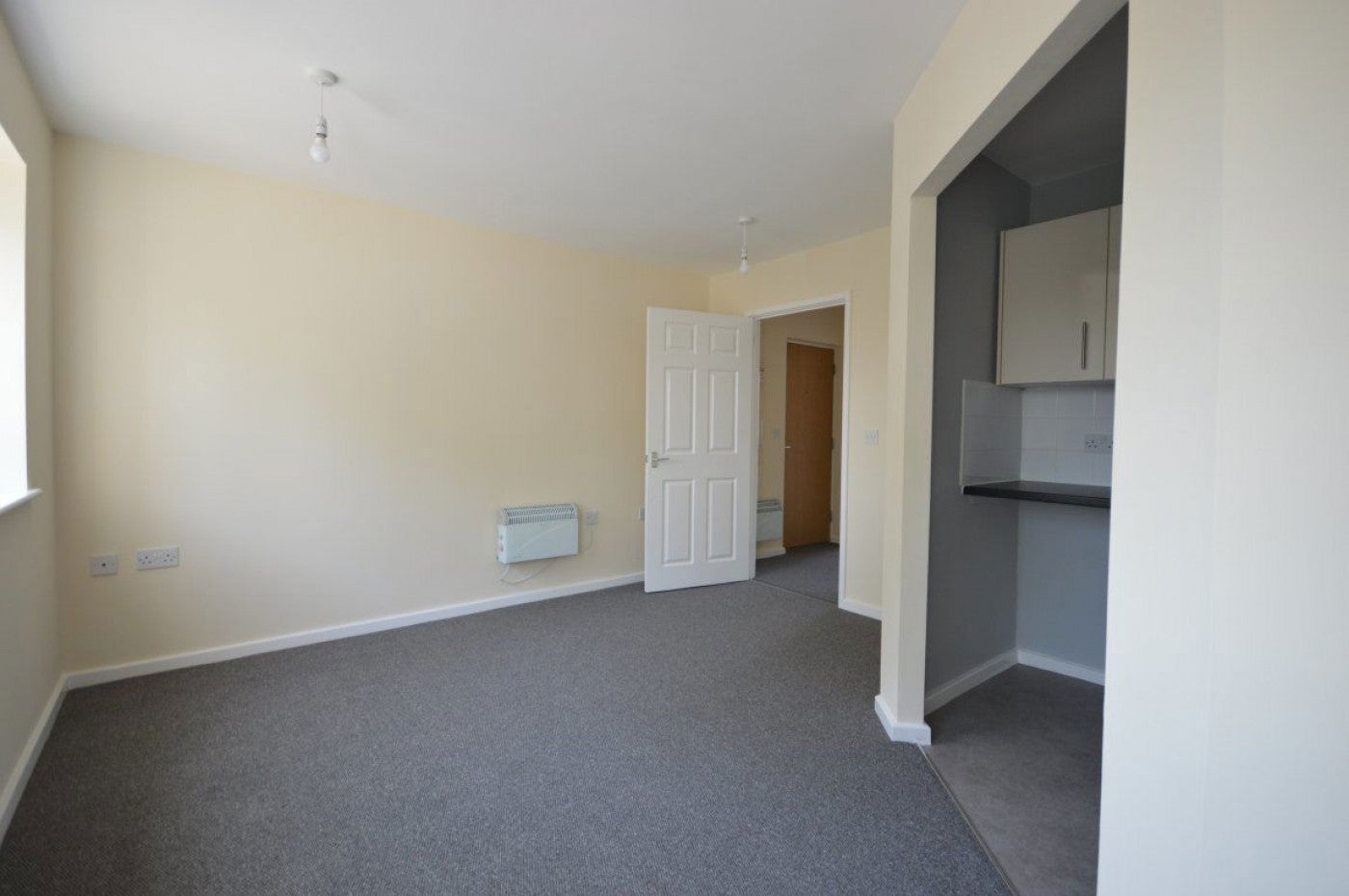 Flat Pickering Court in Corby