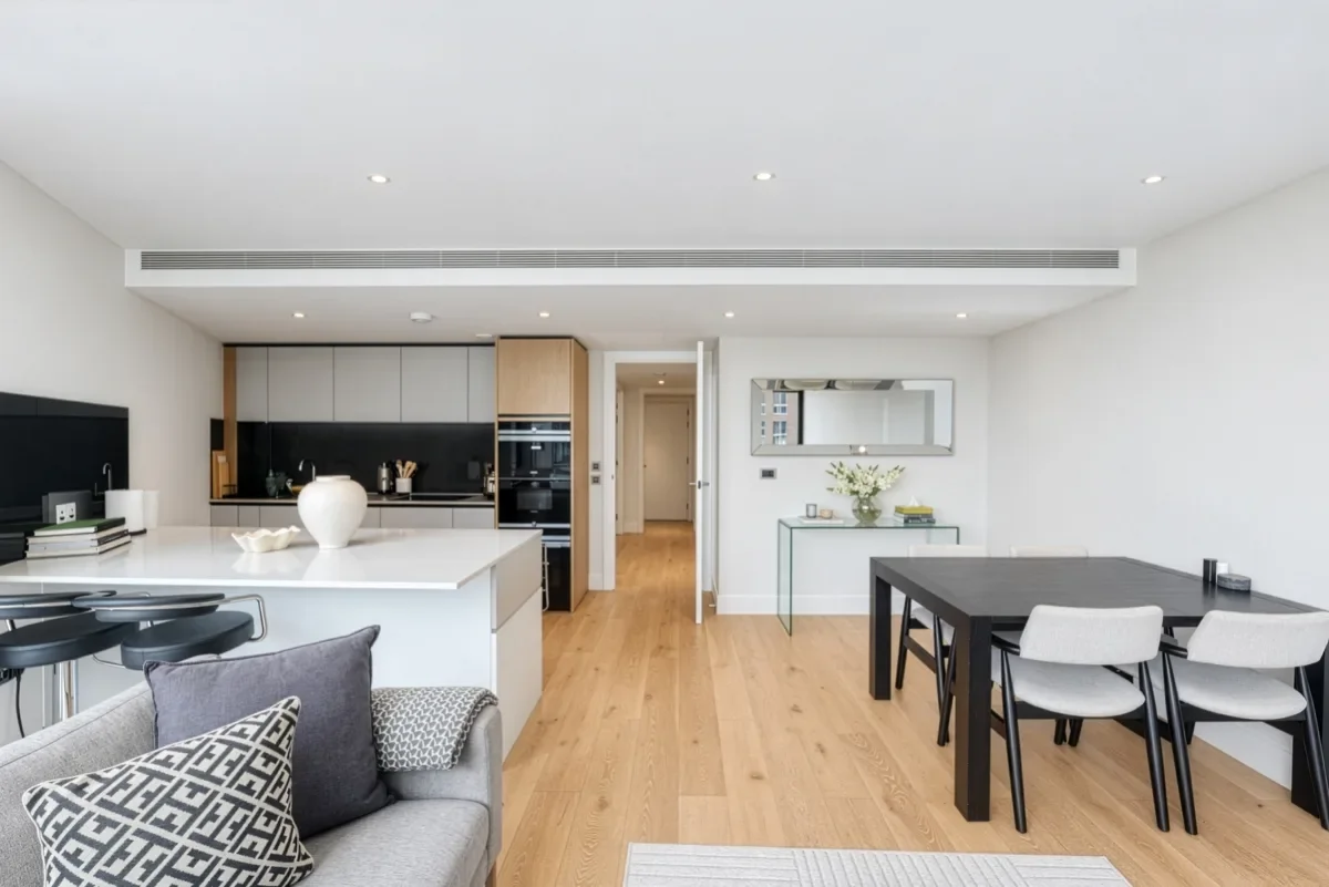Flat Tideway Walk in Greater London