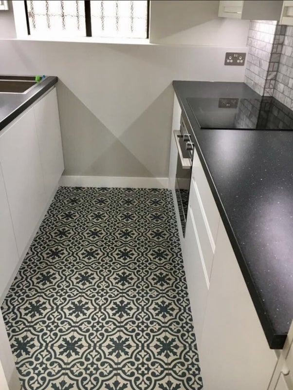 Flat Bevenden Street in Greater London