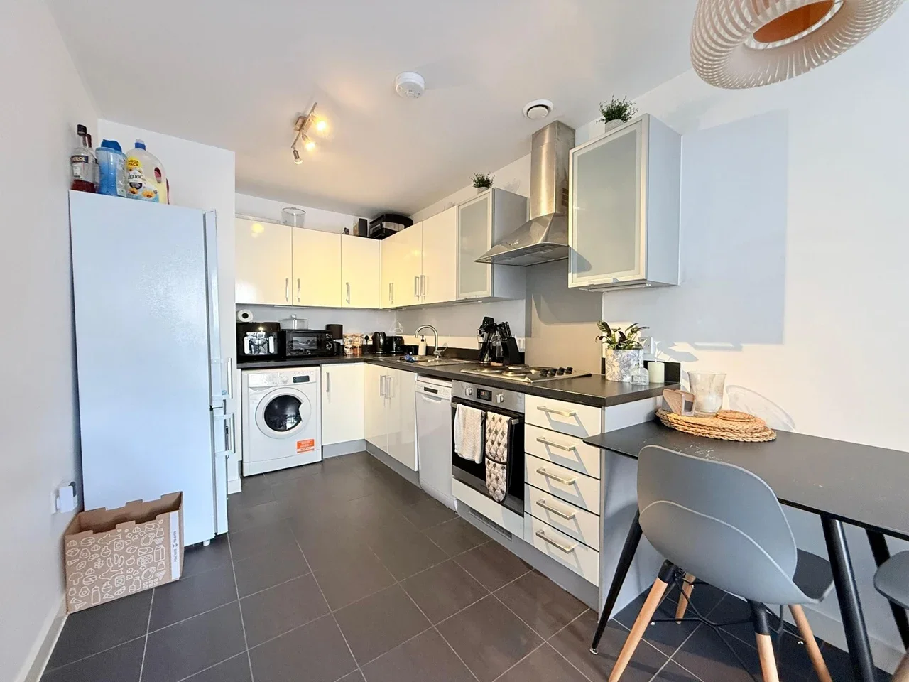 Flat Gatliff Road in City of Westminster