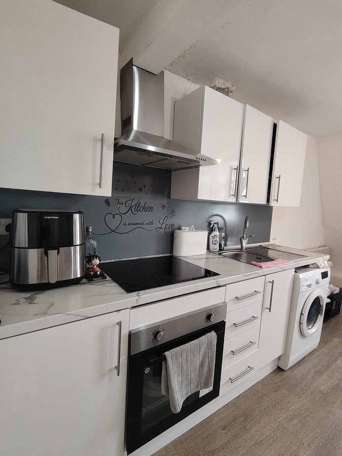 Flat Lewisham Way in Greater London
