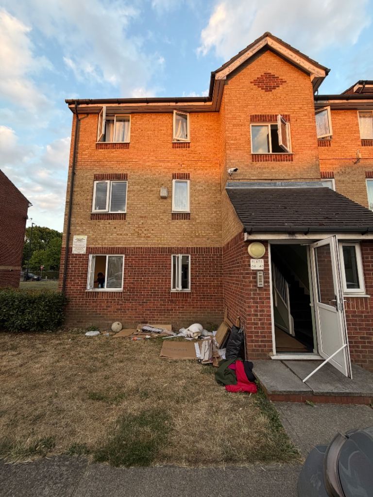 Flat Wigston Close in Greater London