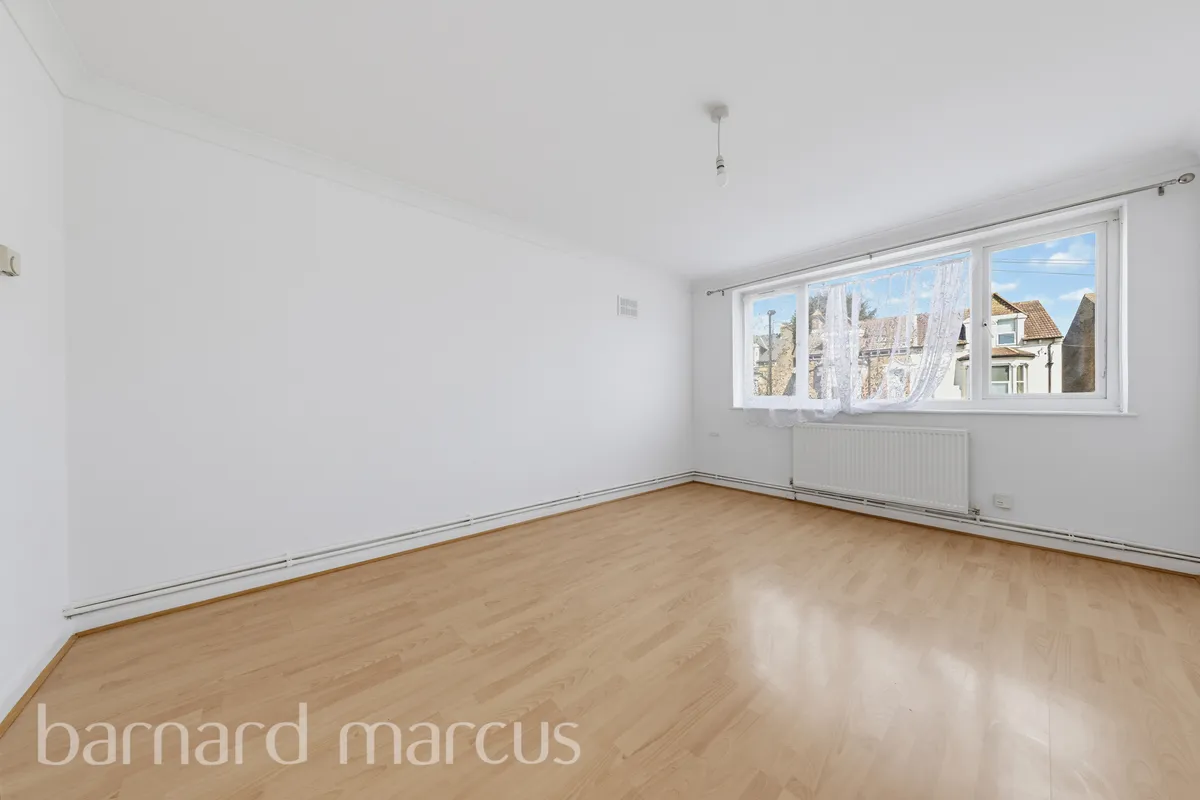 Flat Cameron Road in Greater London