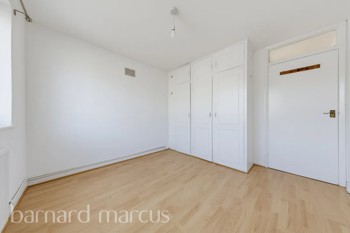 Flat Cameron Road in Greater London