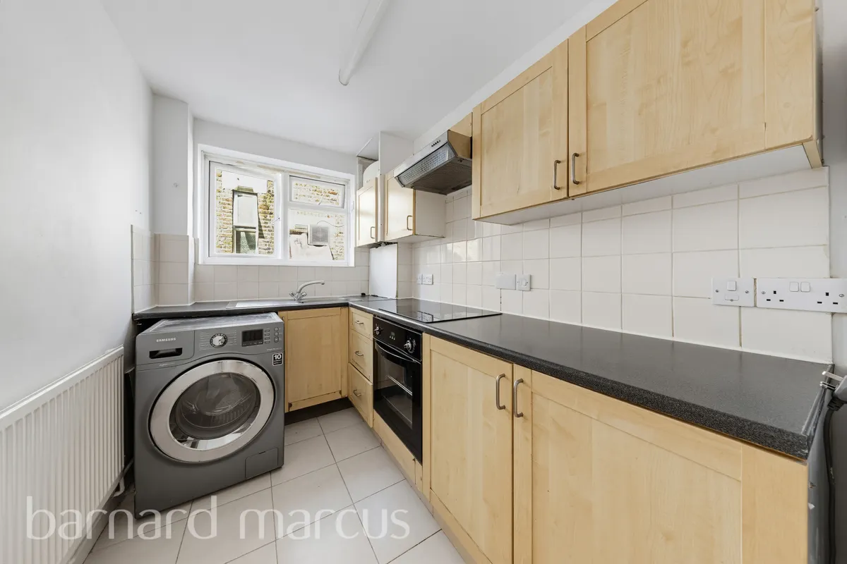 Flat Cameron Road in Greater London