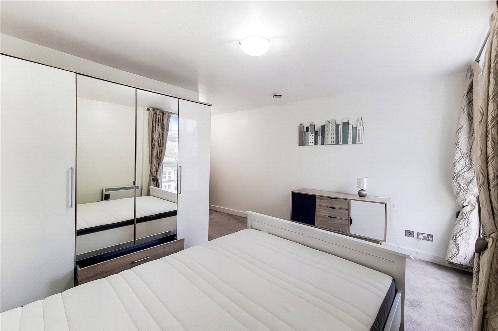 Flat Manchester Road in Greater London