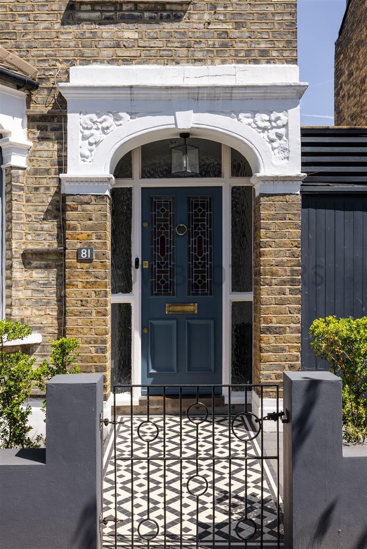 House Kenilworth Avenue in Greater London