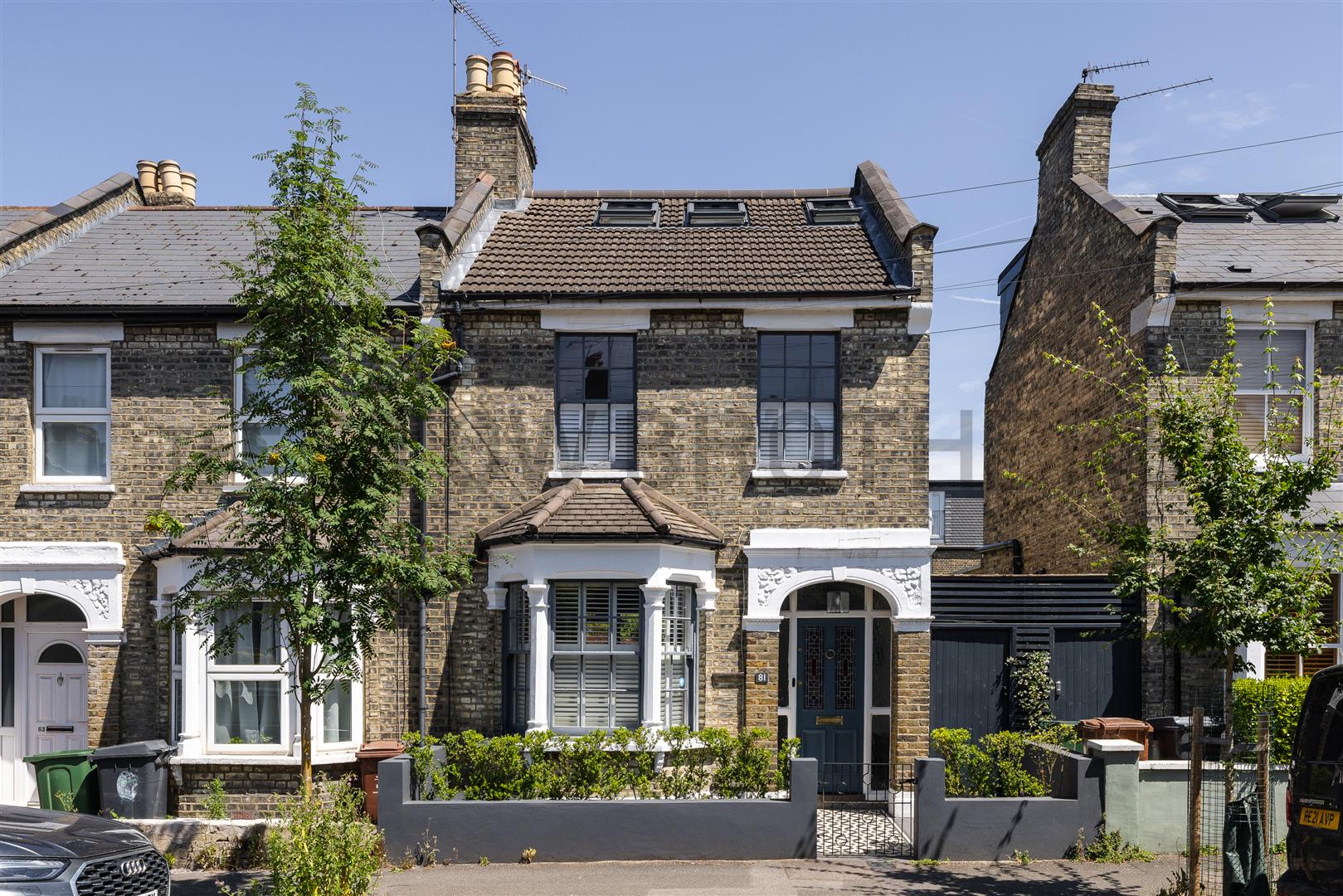 House Kenilworth Avenue in Greater London