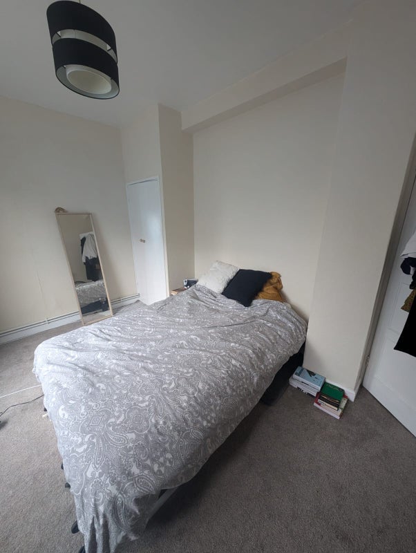 Room Hyde Road in Greater London