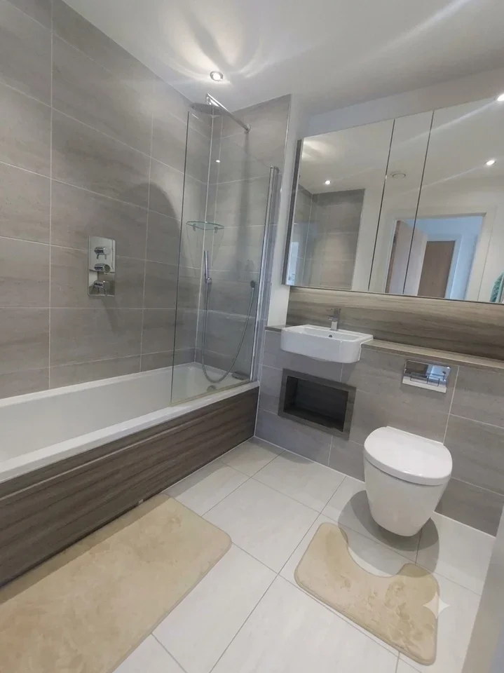 Flat Gayton Road in Greater London