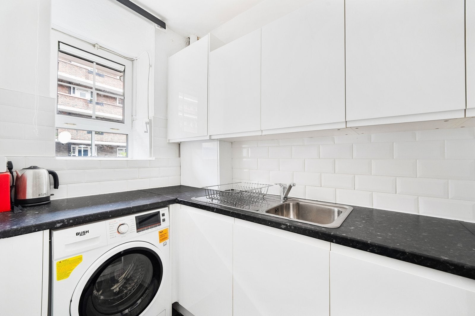 Room Greenham Close in Greater London