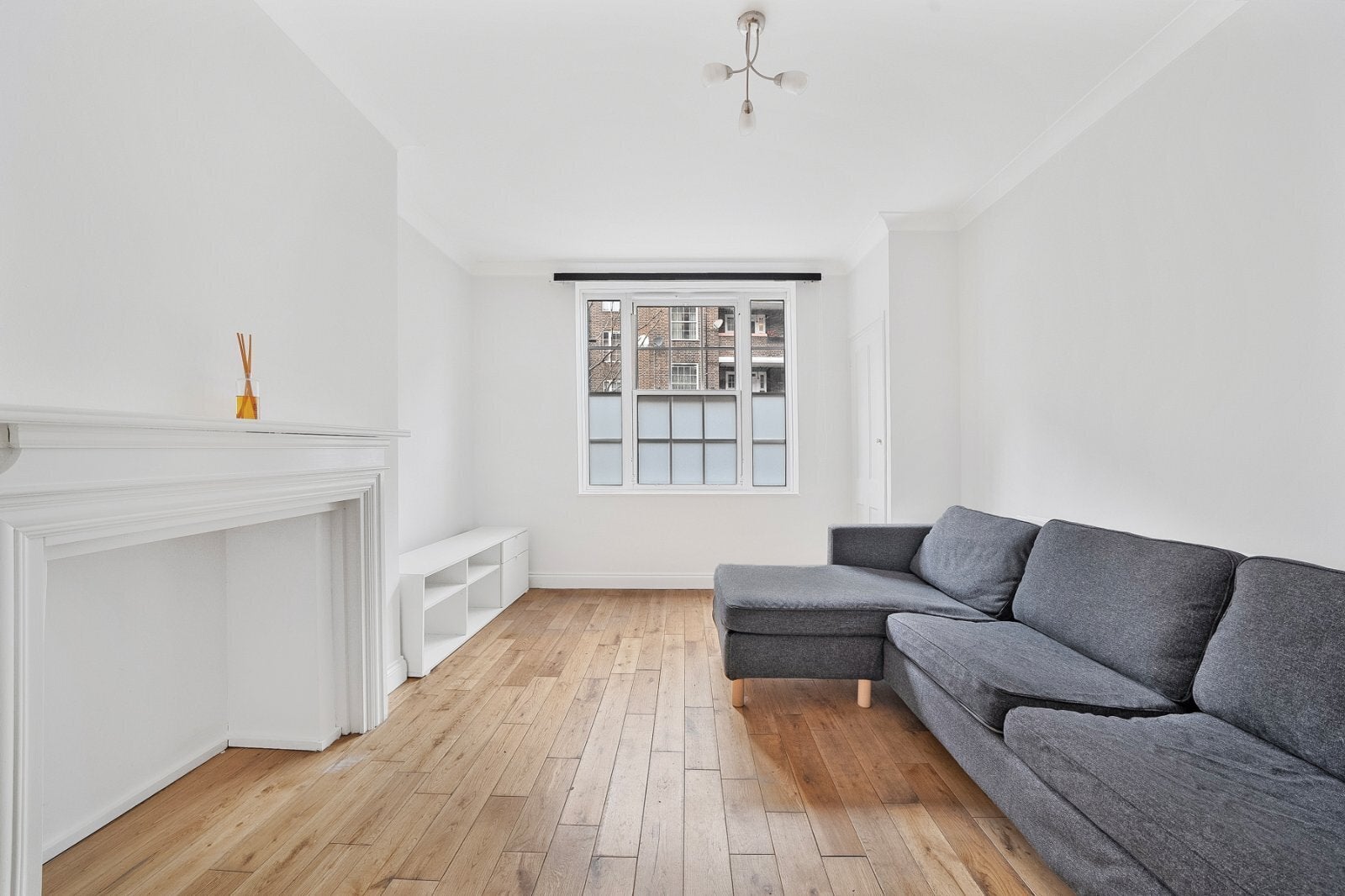 Flat Greenham Close in Greater London