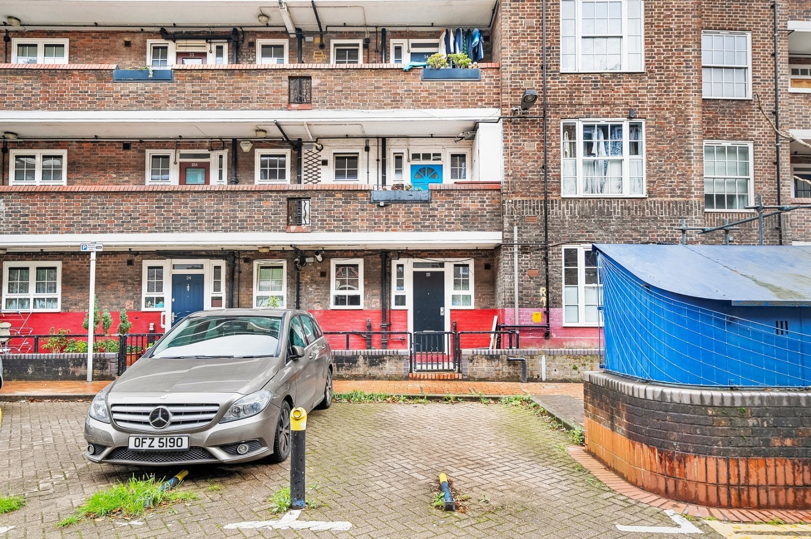 Room Greenham Close in Greater London
