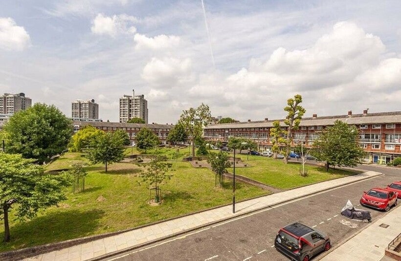 Flat Forsyth Gardens in Greater London