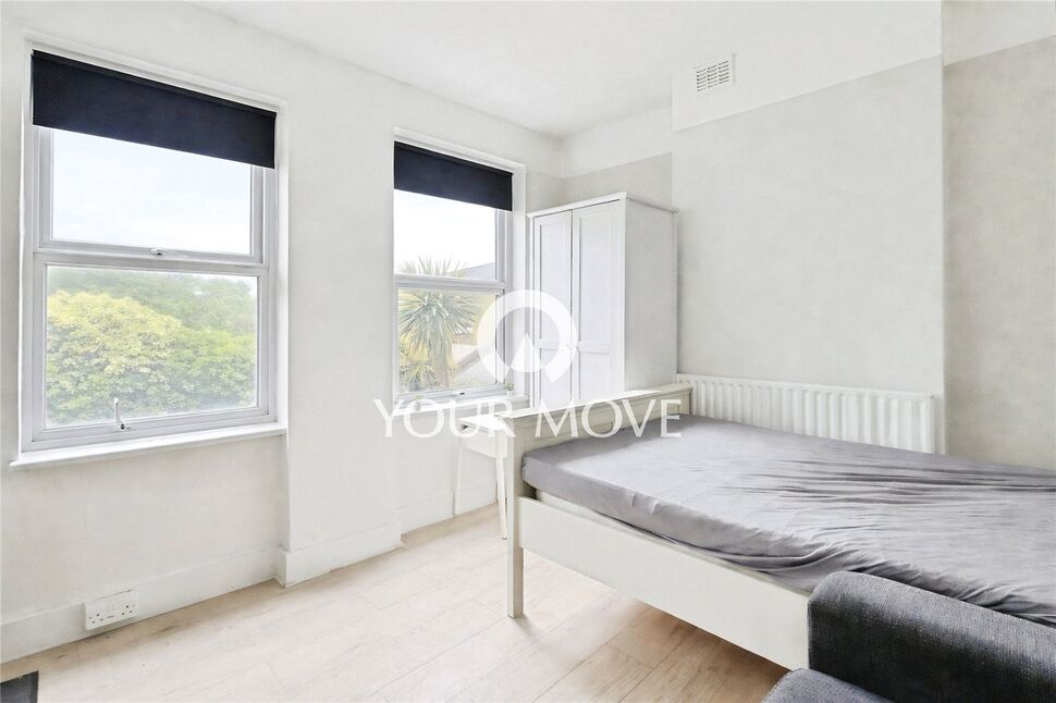 Room Dermody Road in Greater London