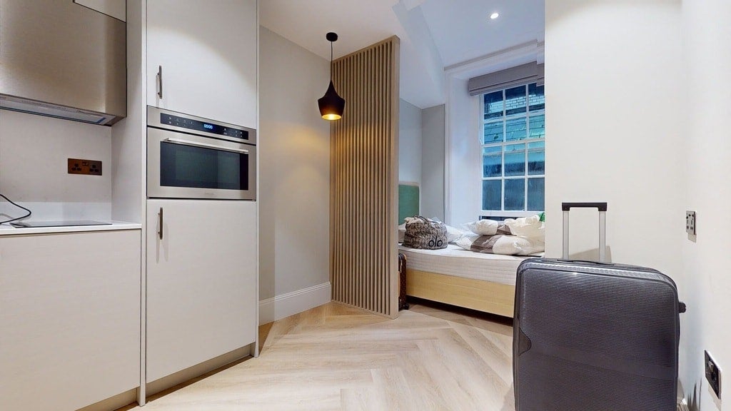 Flat Draycott Avenue in Greater London