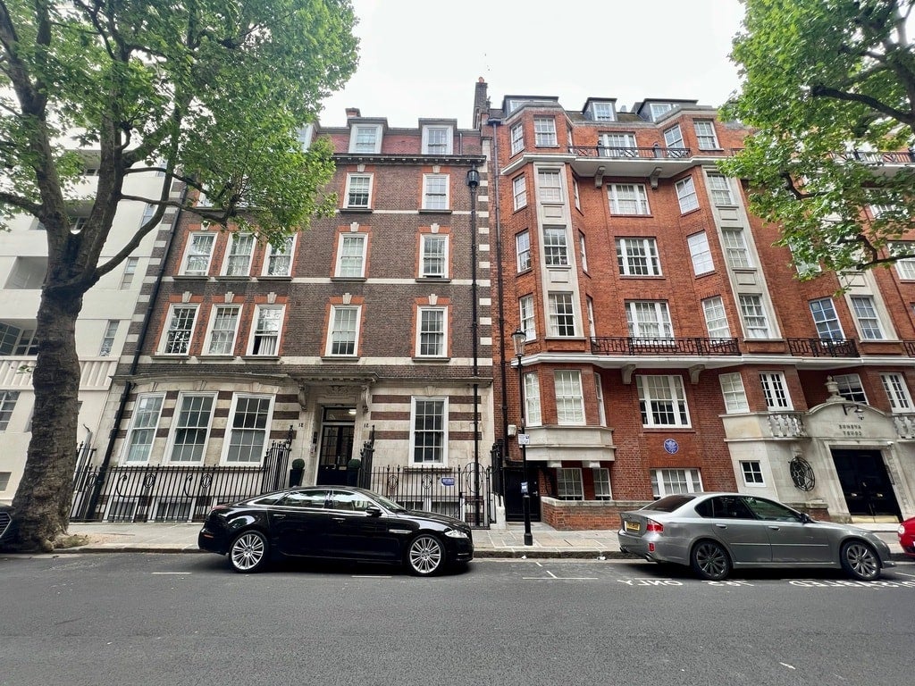Flat Draycott Avenue in Greater London