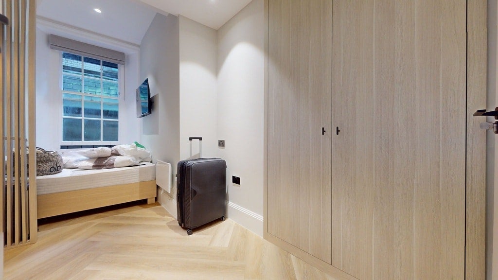 Flat Draycott Avenue in Greater London