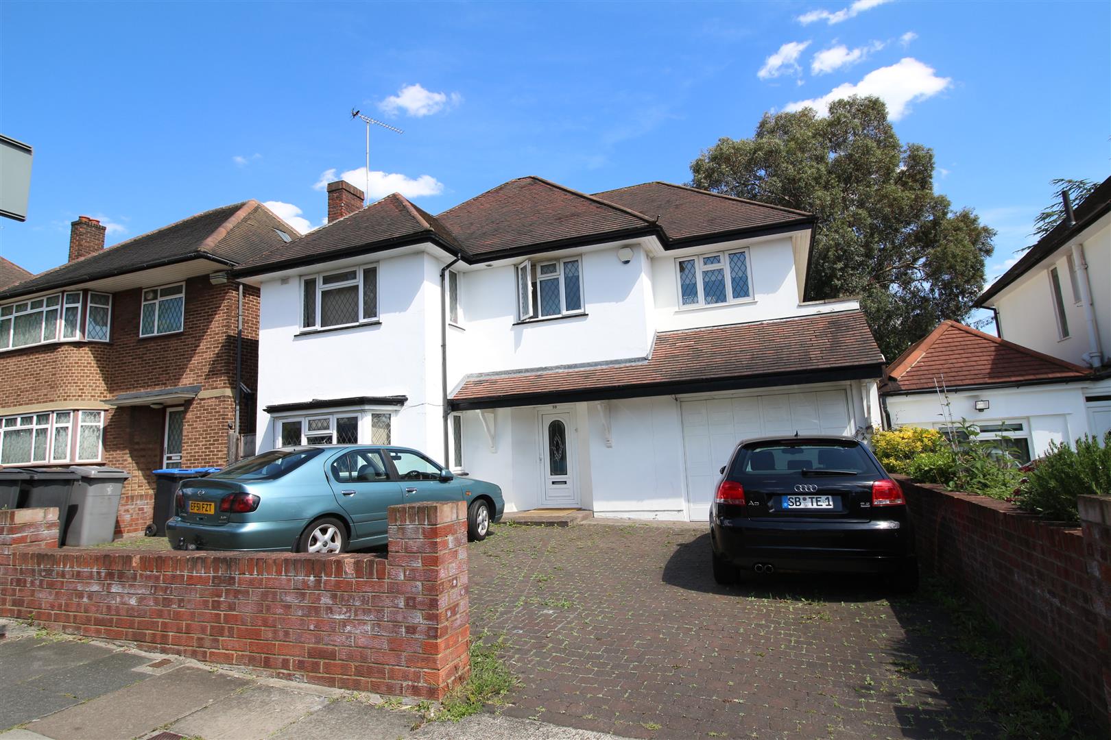 Room Mayfields in Greater London