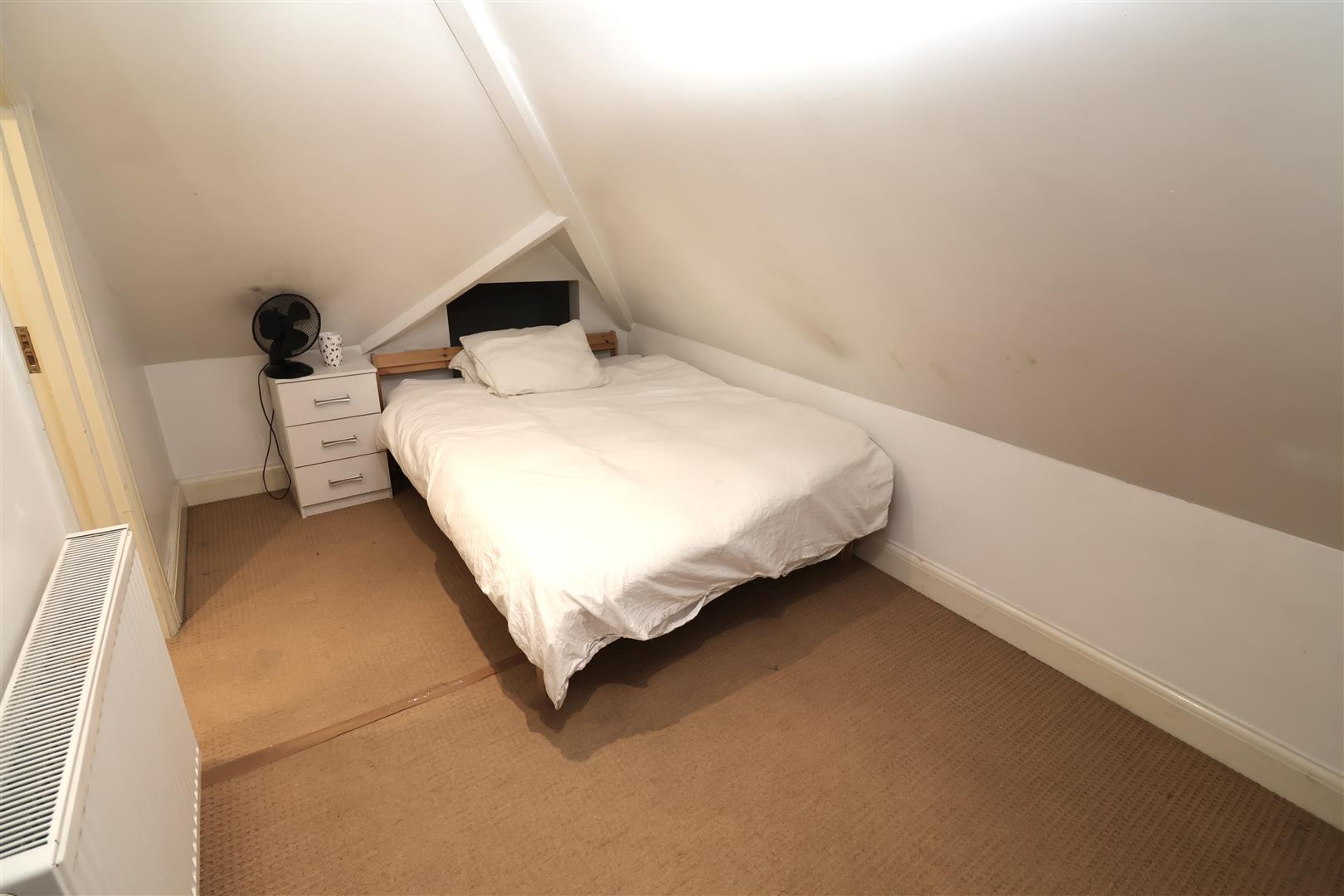 Room Mayfields in Greater London