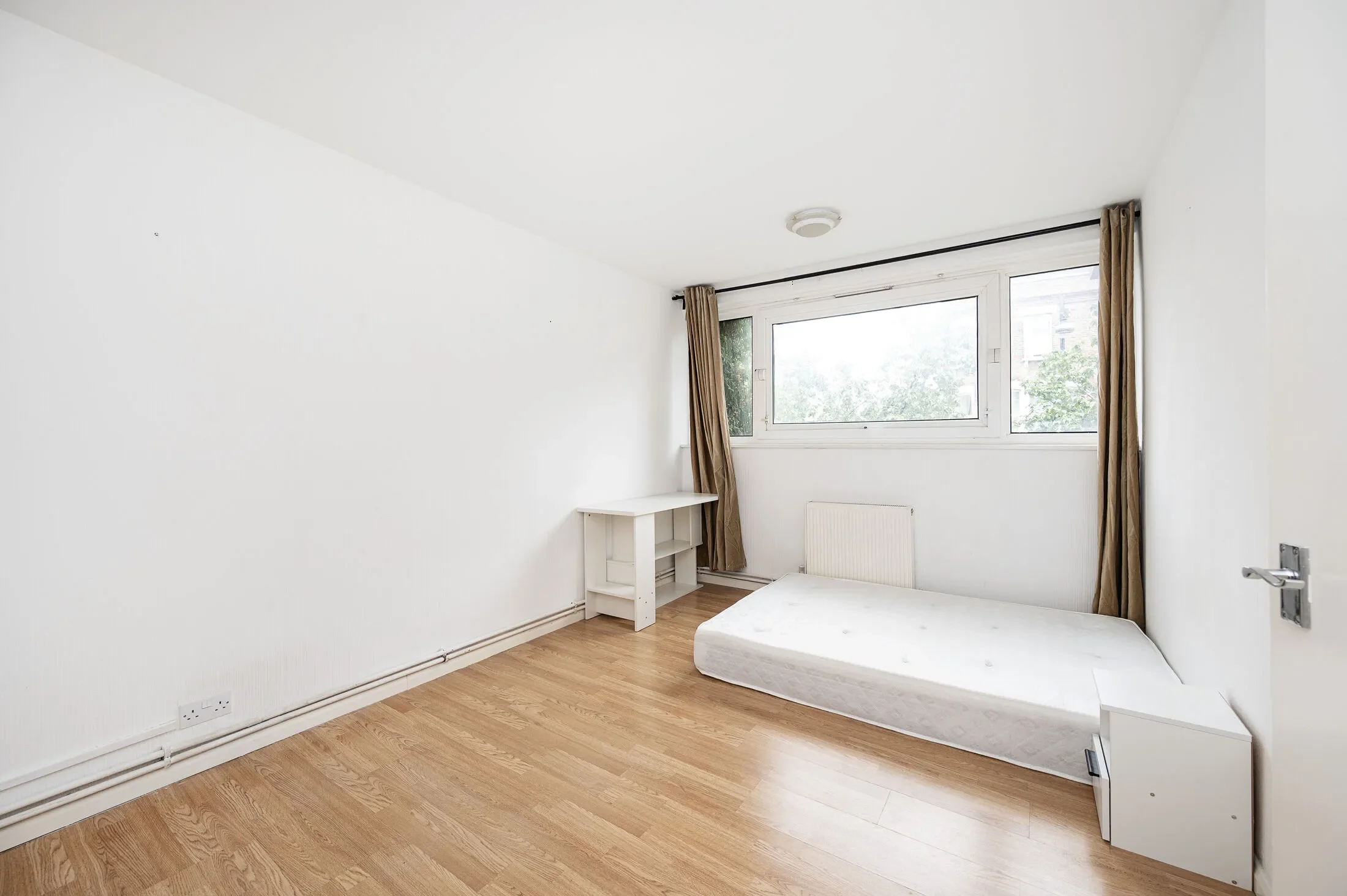 House Sceptre Road in Greater London