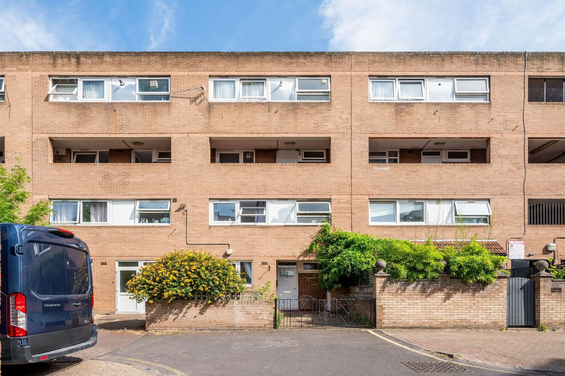 House Sceptre Road in Greater London