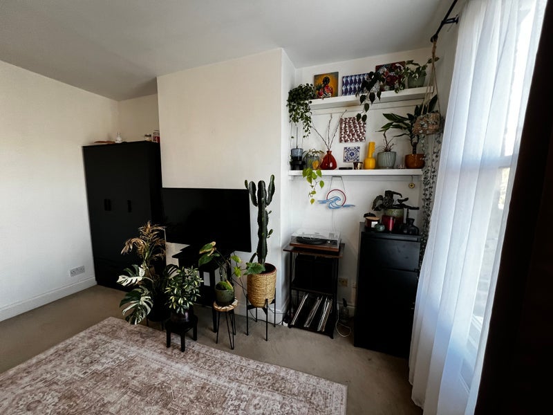 Room Stanley Road in Greater London