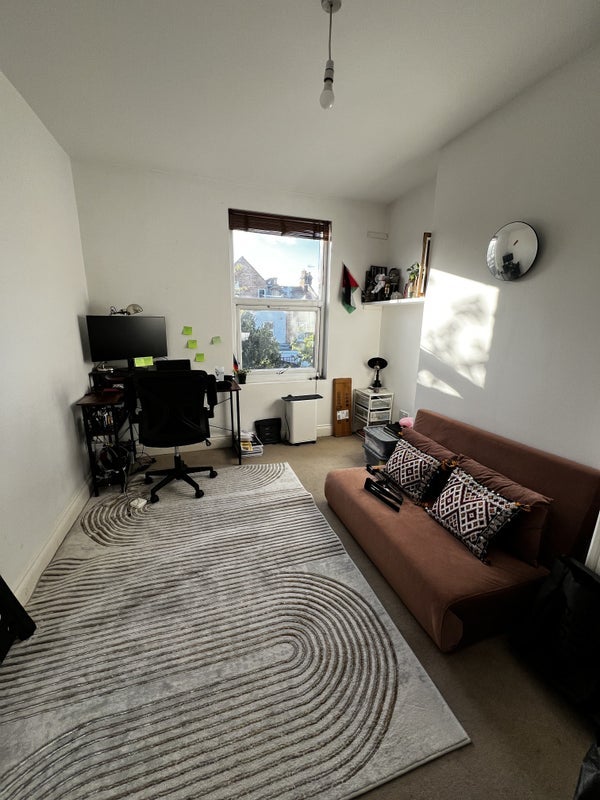 Room Stanley Road in Greater London