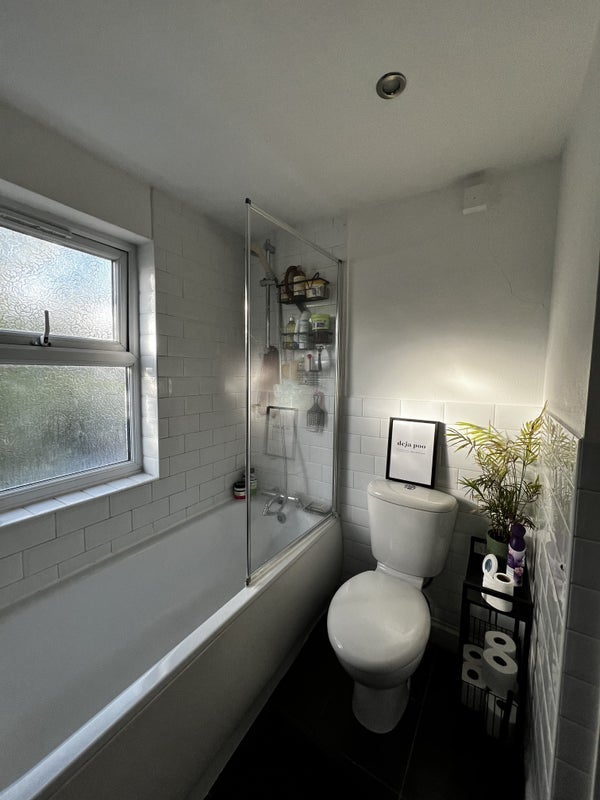 Room Stanley Road in Greater London