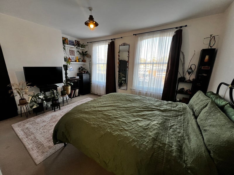 Room Stanley Road in Greater London