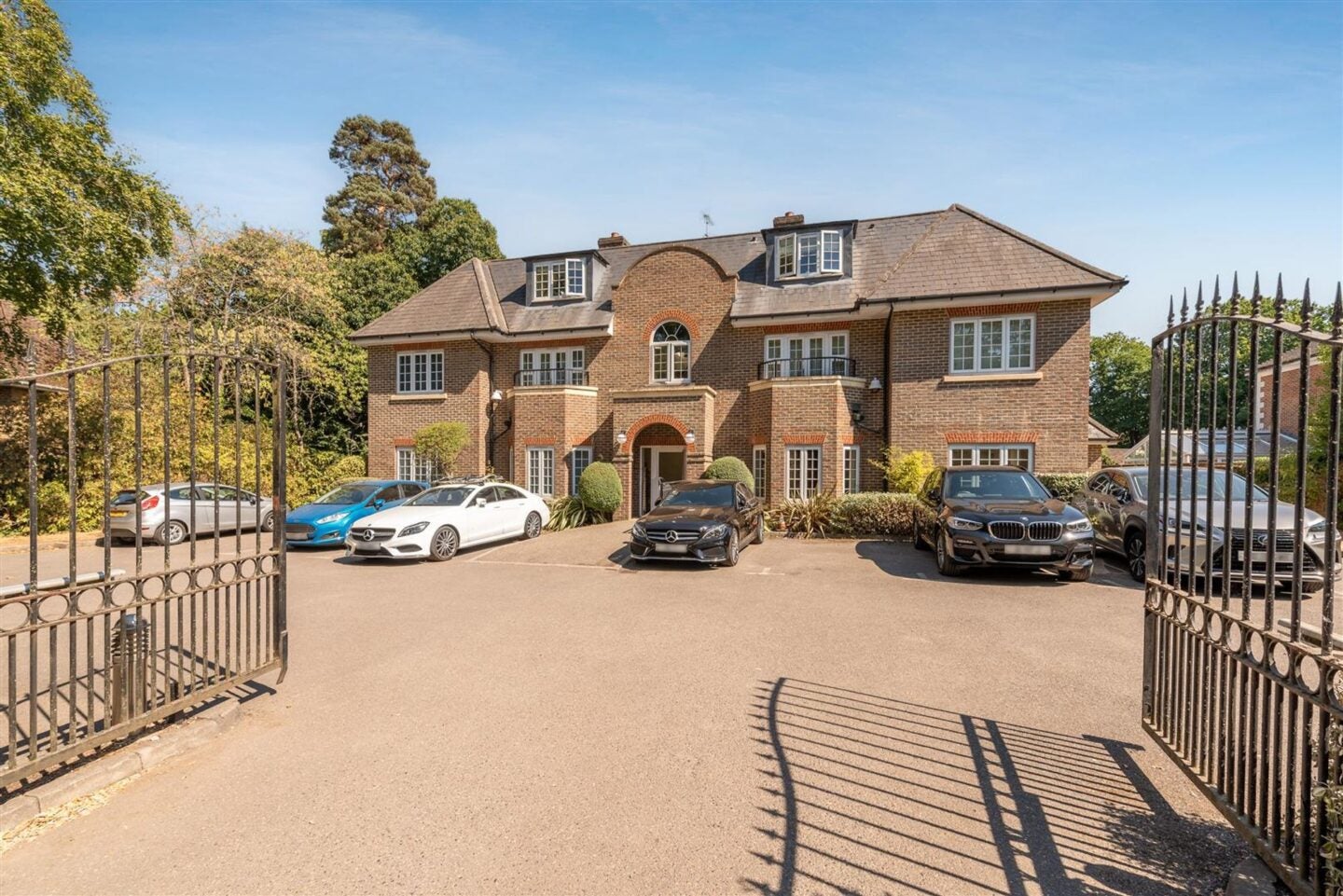 Flat St Georges Lane (Northern End) in Ascot