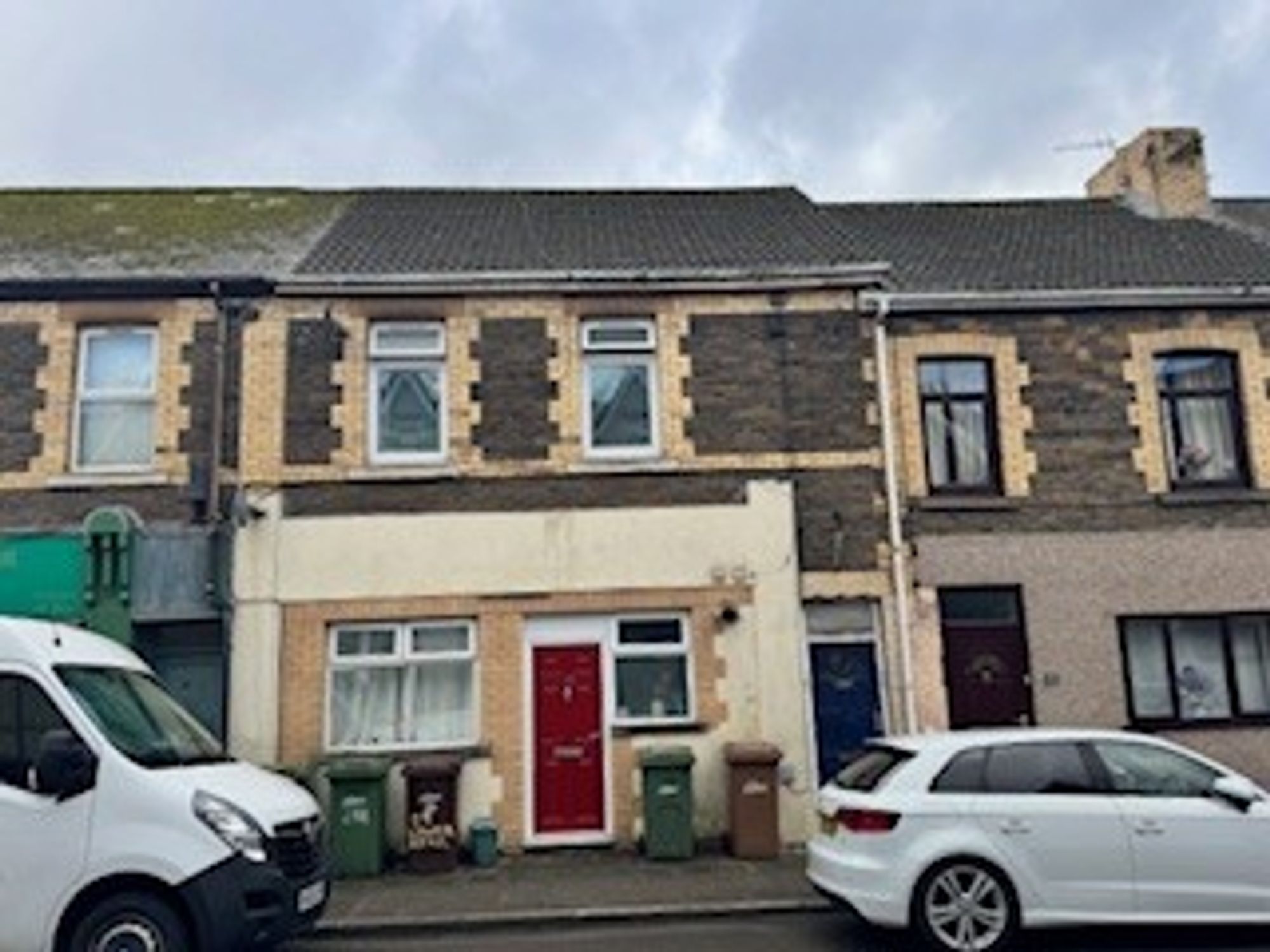 Flat High Street in Pengam