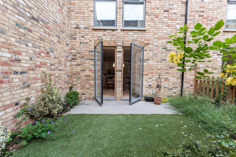 House Benbow Mews in Greater London