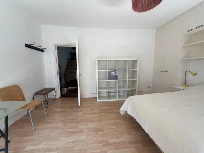 Room Charteris Road in Greater London