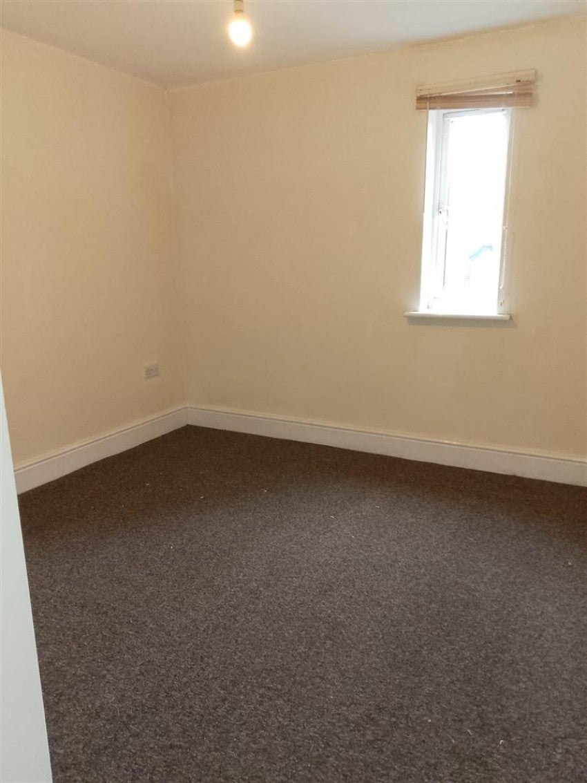 Flat Parklands Avenue in Birmingham