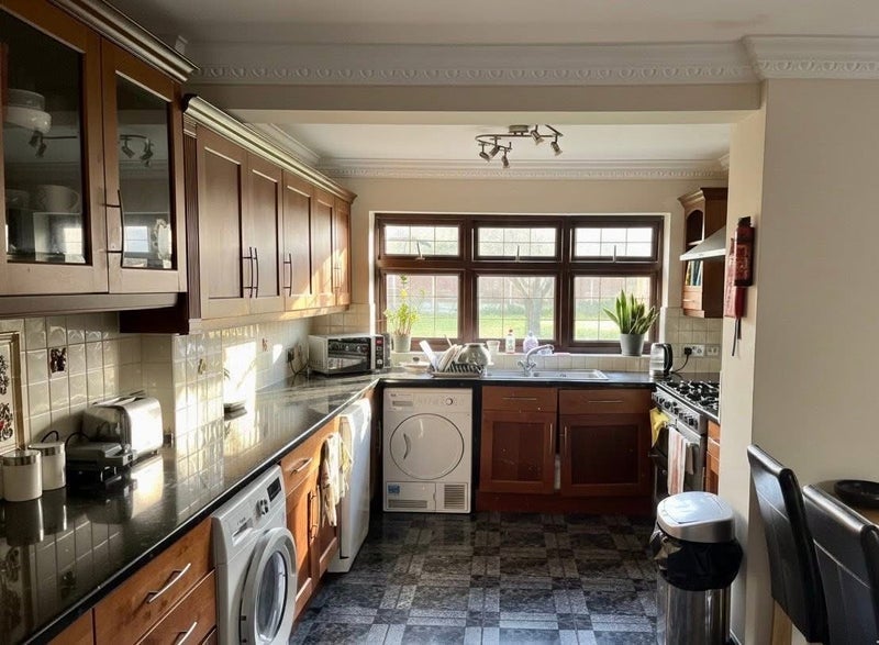 Room Leicester Road in Greater London