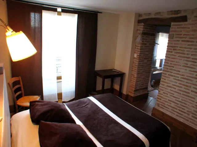 Chambre Place du Maquis Louis à Luzy