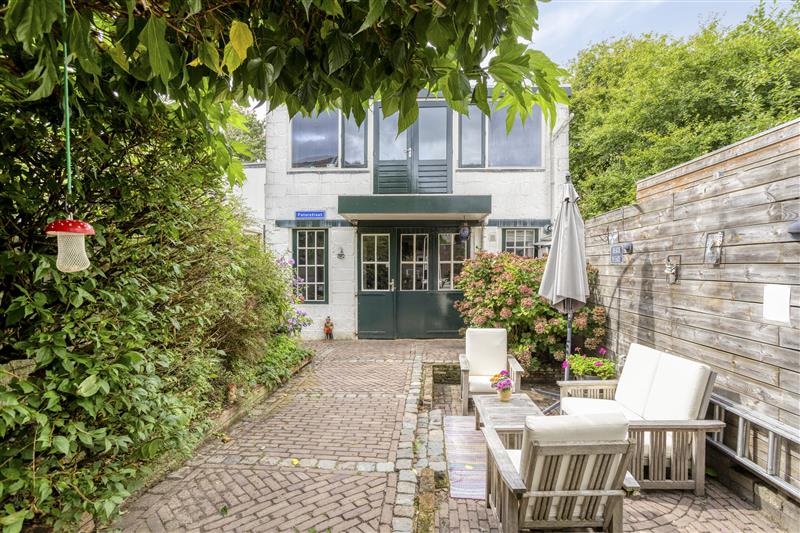 Tussenwoning te koop: Paterstraat 51, Tilburg