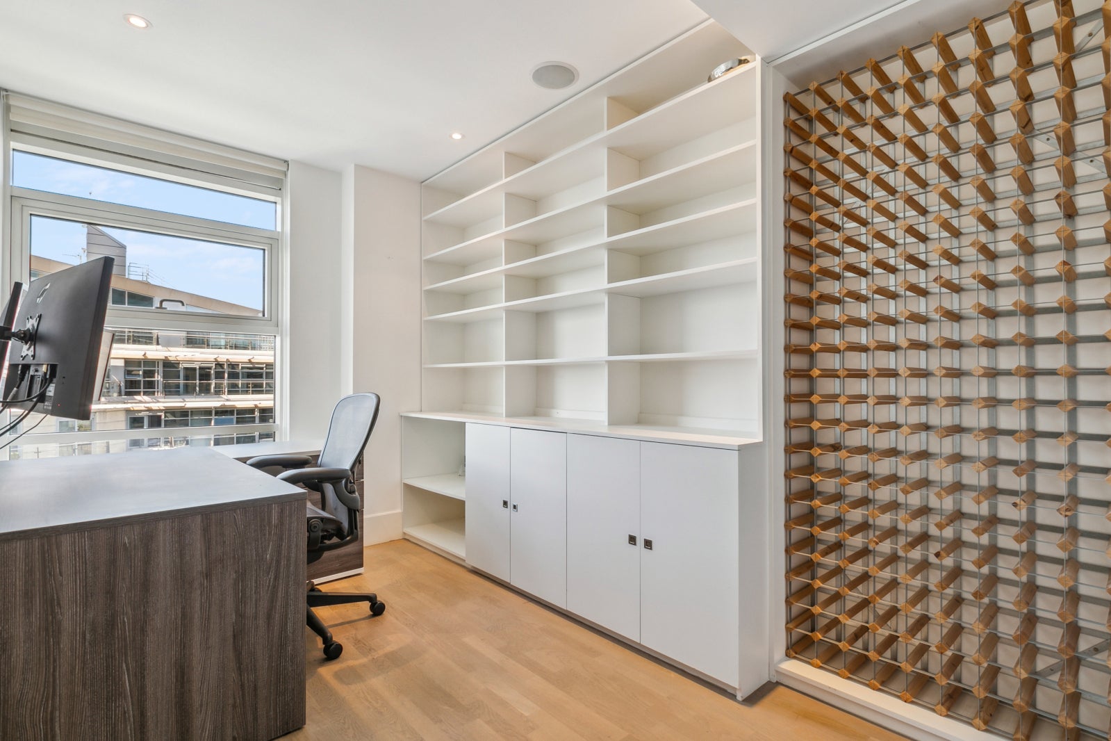 Flat Juniper Drive in Greater London