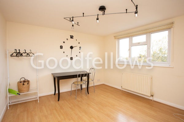 Flat Claremont Avenue in London