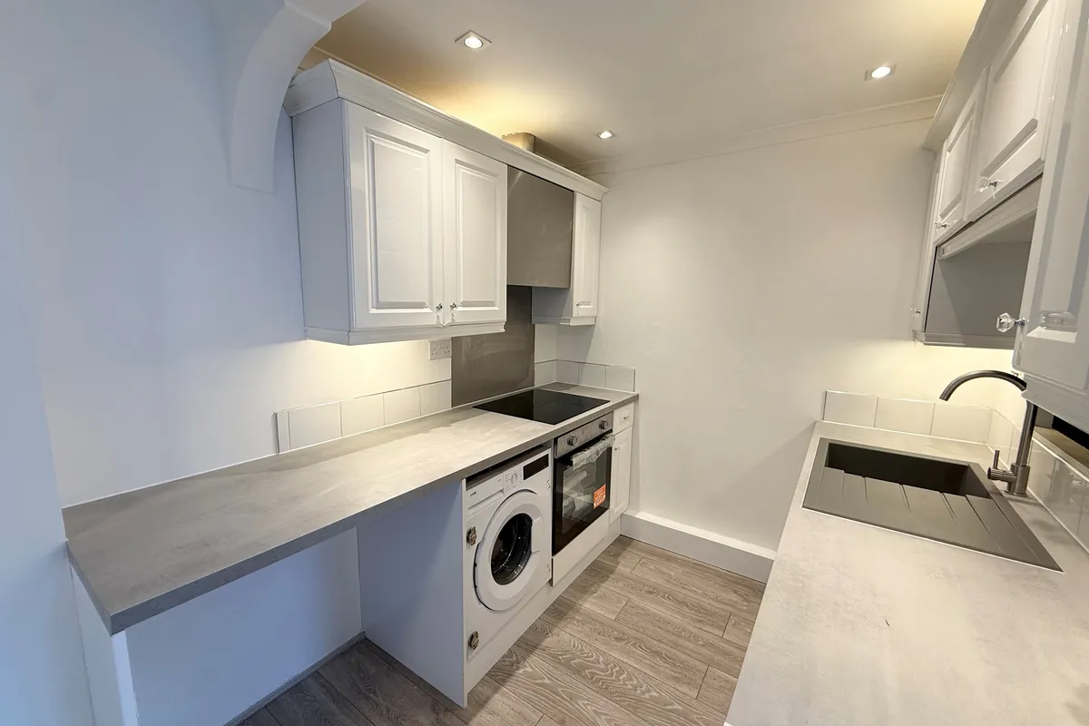 Flat Mahon Close in Greater London