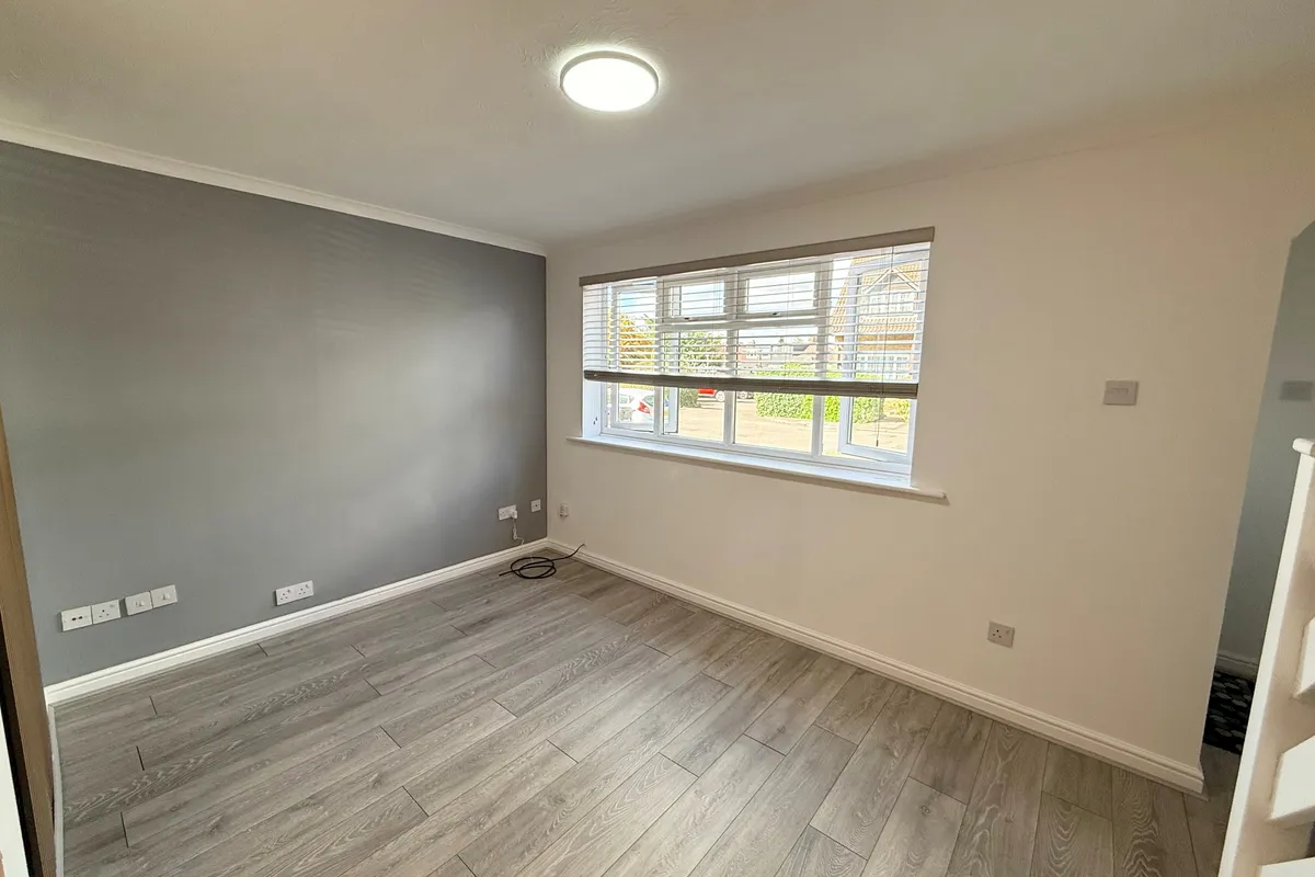 Flat Mahon Close in Greater London