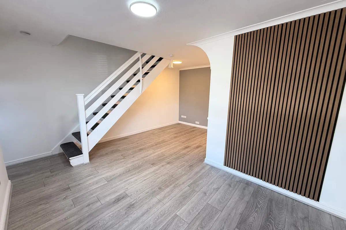 Flat Mahon Close in Greater London