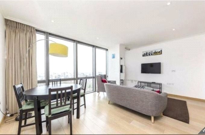 Flat Hertsmere Road in Greater London