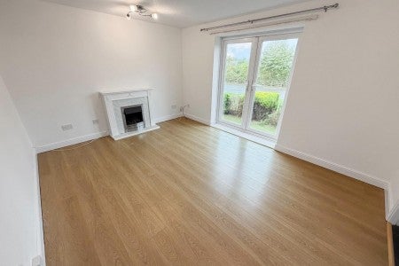 Flat Laurel Hill Way in Leeds